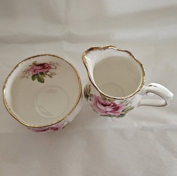 "American Beauty" cream and sugar by Royal Albert. - Picture 4 of 13
